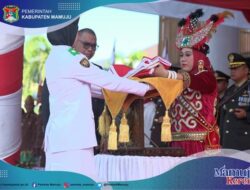 Sutinah Titip Pesan Persatuan & Patriotisme di Upacara Peringatan HUT Ke-79 Kemerdekaan RI