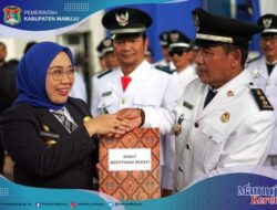 Serahkan SK Perpanjangan Masa Jabatan Kades, Sutinah Perintahkan Rangkul Semua Stakeholders