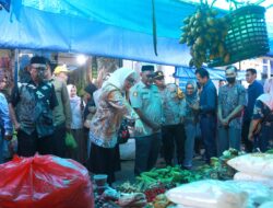 ASN Pemkab Mamuju Ramaikan Pasar Tradisional, Ada Apa?