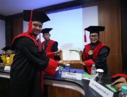 Civitas Akademika Puji Sutinah Suhardi Saat Jadi Penguji Eksternal Program Doktoral