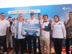 Didampingi Bupati Mamuju, Zulhas Salurkan 5 Ton Beras kepada 500 Warga