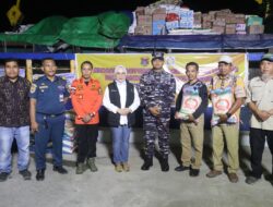 Langkah Taktis Atasi Kekeringan, Pemkab Mamuju bersama Lanal Mamuju Kirim Bantuan Air dan Beras Puluhan Ton ke Balabalakang